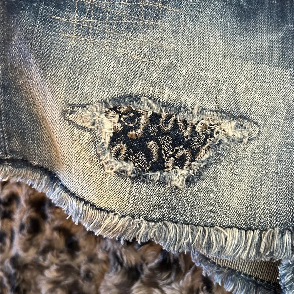 Miss Me Tag size 29 Dark Blue Denim Shorts with  peekaboo pockets - Picture 10 of 16